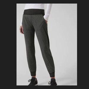 Athleta Vencie Textured Quick Dry Athletic Black Joggers XL